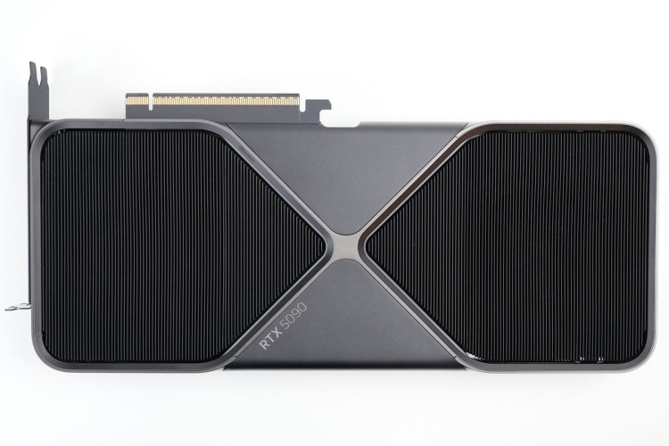 NVIDIA GeForce RTX 5090 32 ГБ GDDR7 — Founders Edition — обратная сторона